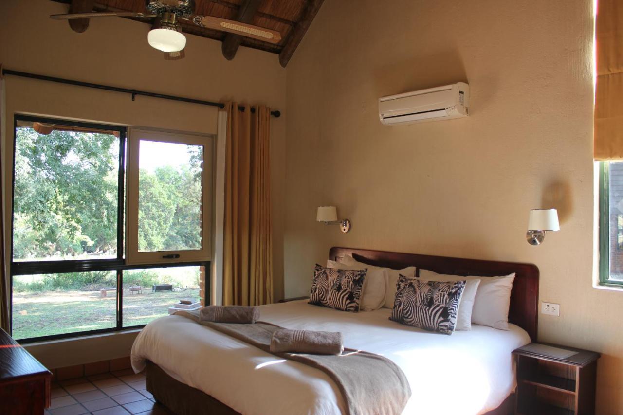 Ekuthuleni River Front Chalets Maruleng Bagian luar foto