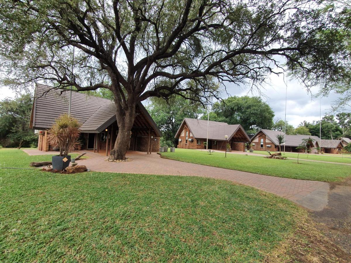 Ekuthuleni River Front Chalets Maruleng Bagian luar foto