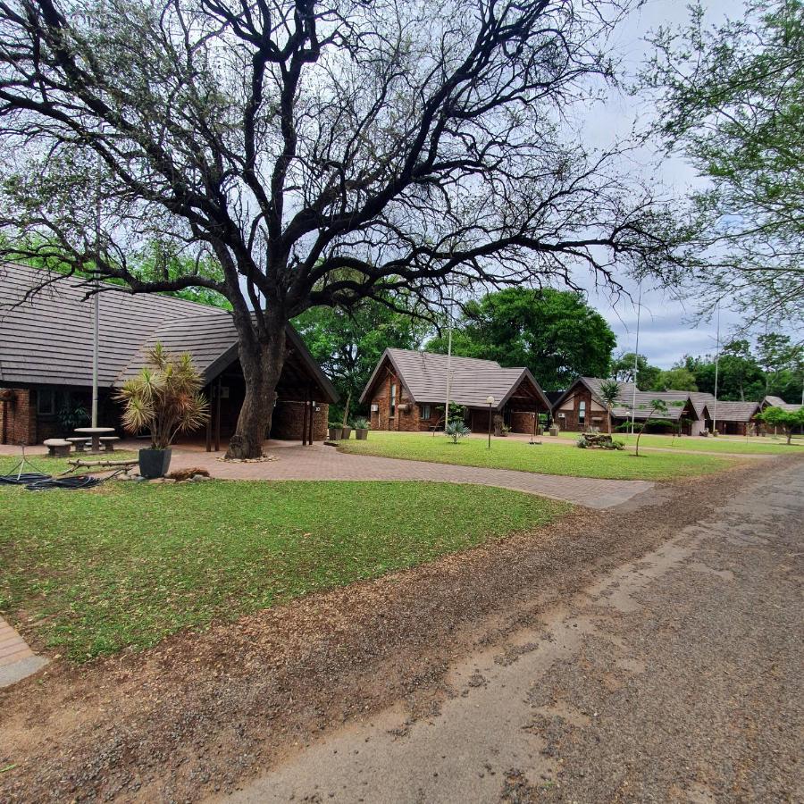 Ekuthuleni River Front Chalets Maruleng Bagian luar foto